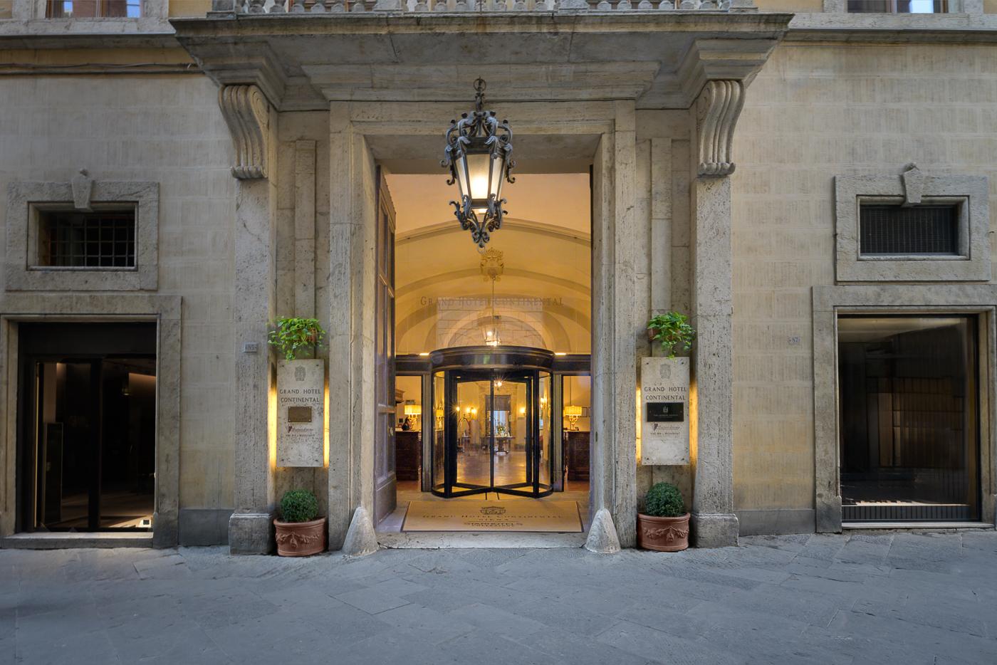 17th-Century Papal Palace Exterior on Via Banchi di Sopra