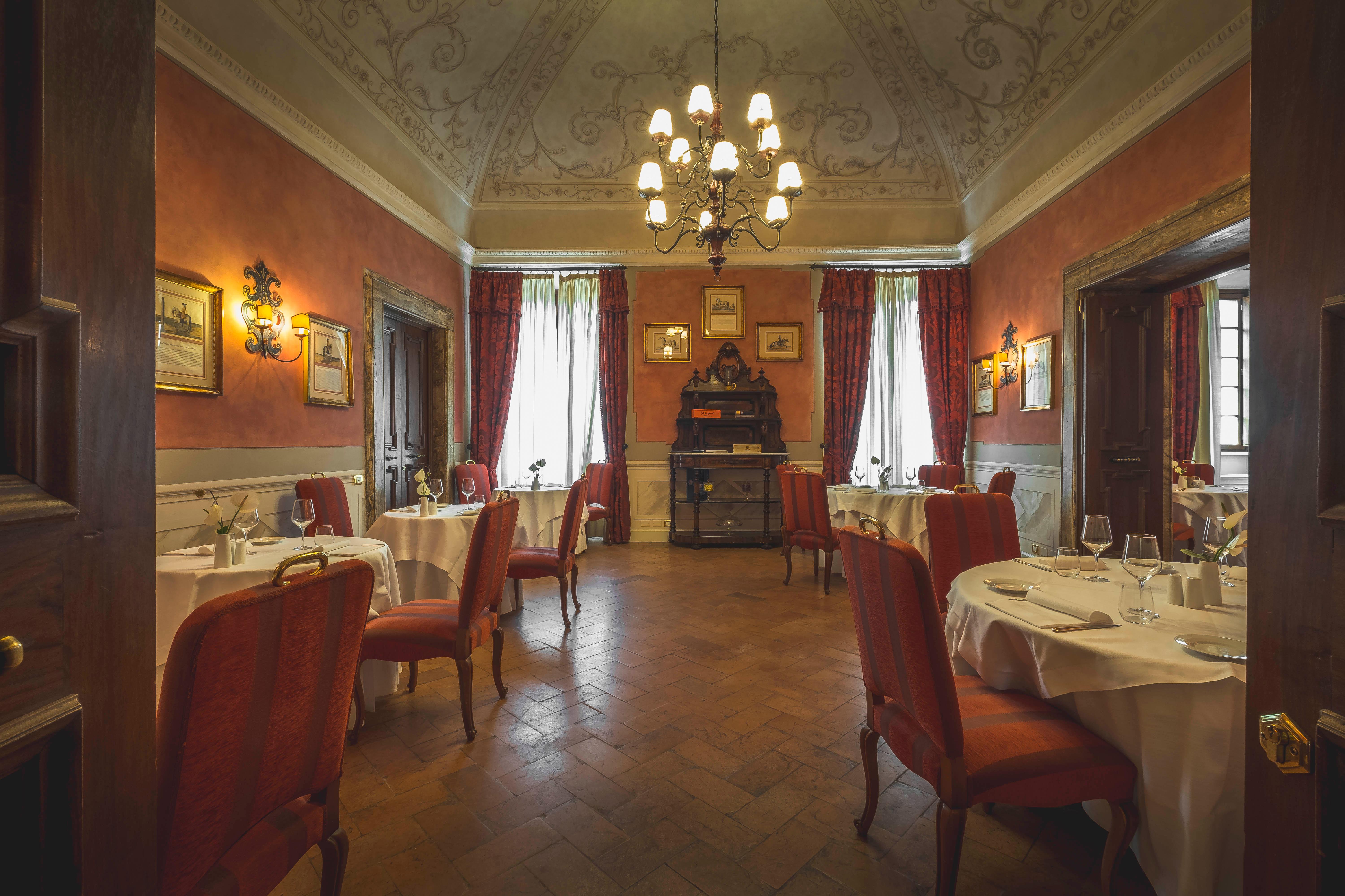 Ristorante SaporDivino in the Frescoed Sala Gori