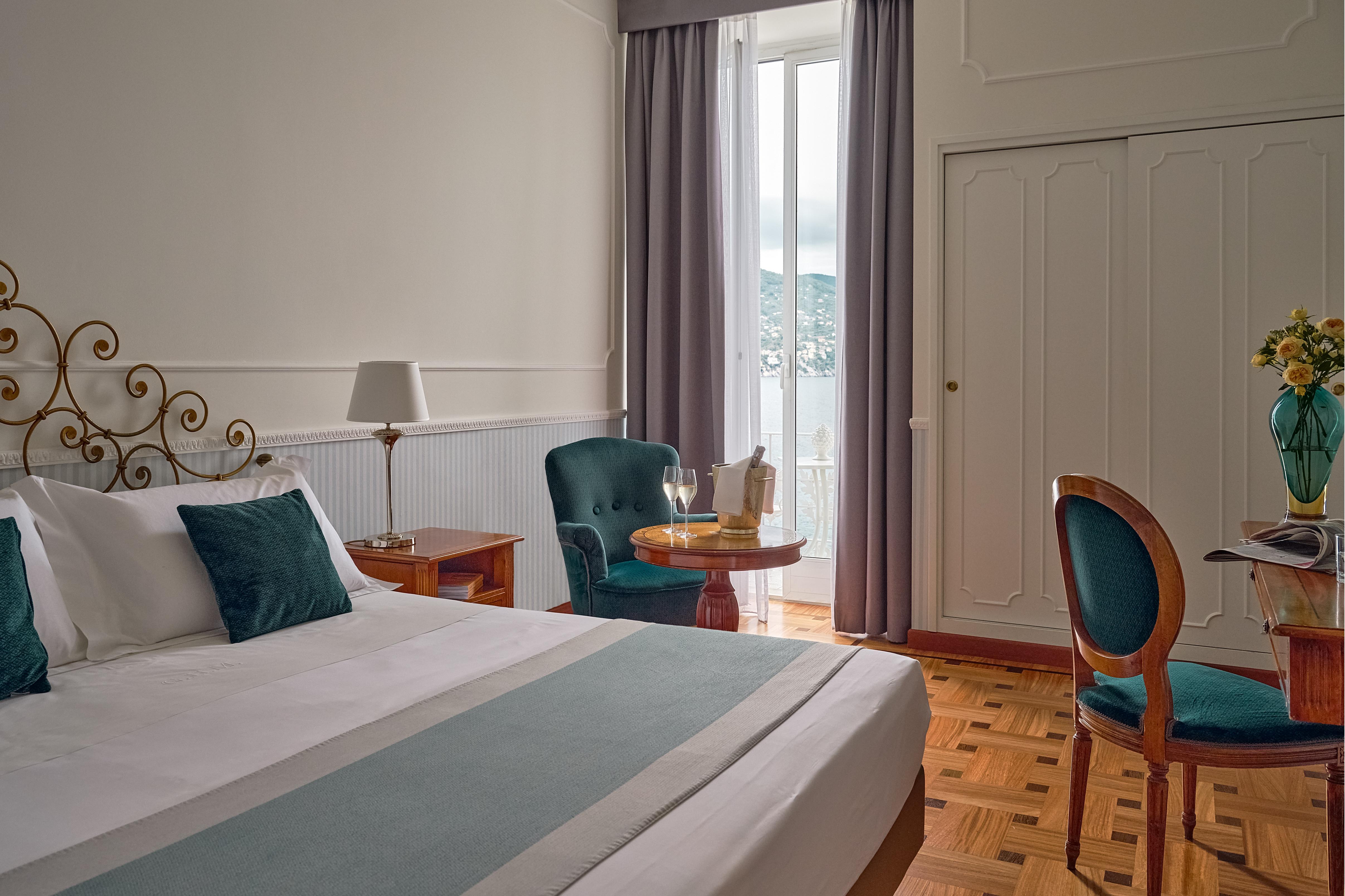 Deluxe Room with Sea View Balcony