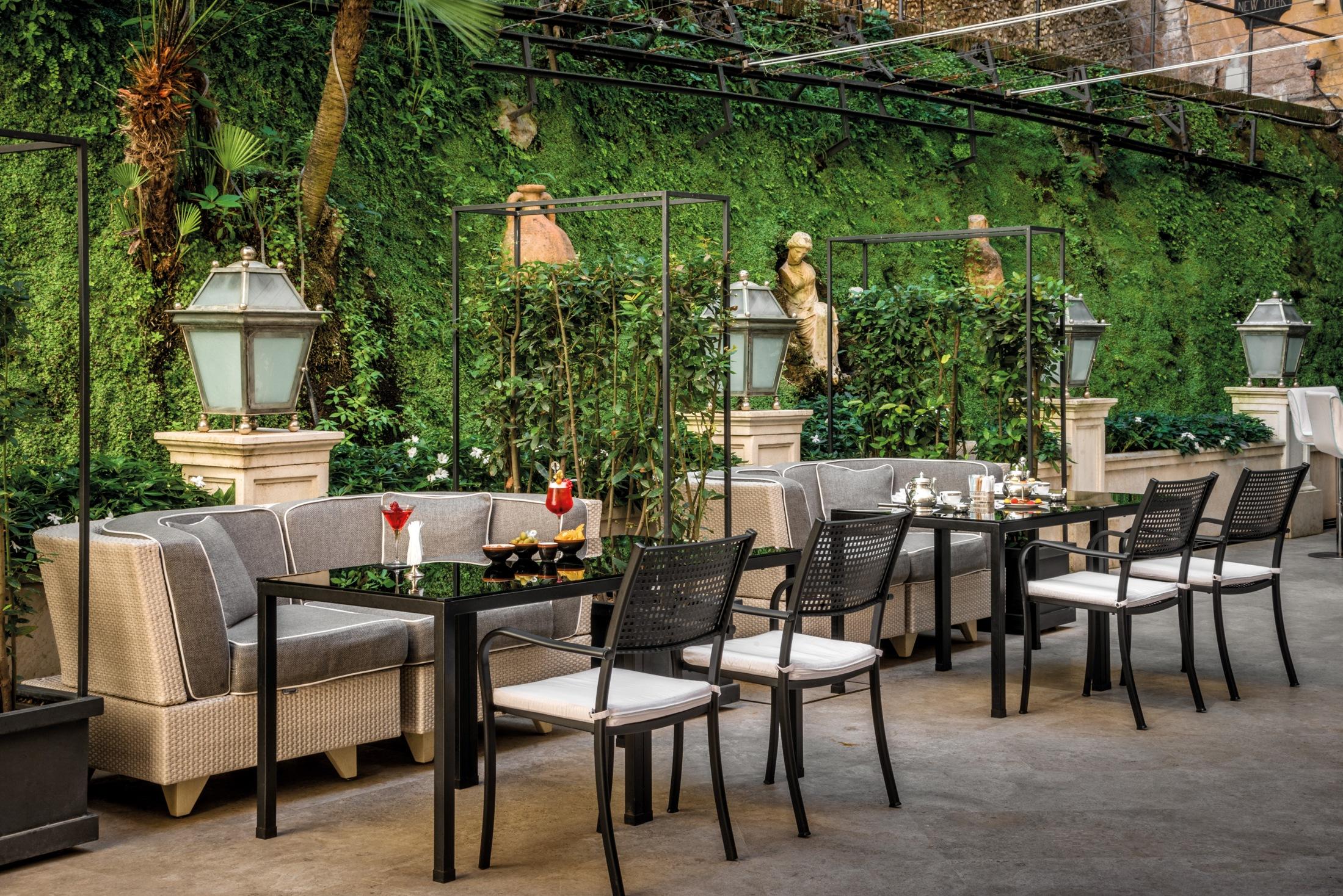 Palm Court Garden Bistrot and Courtyard
