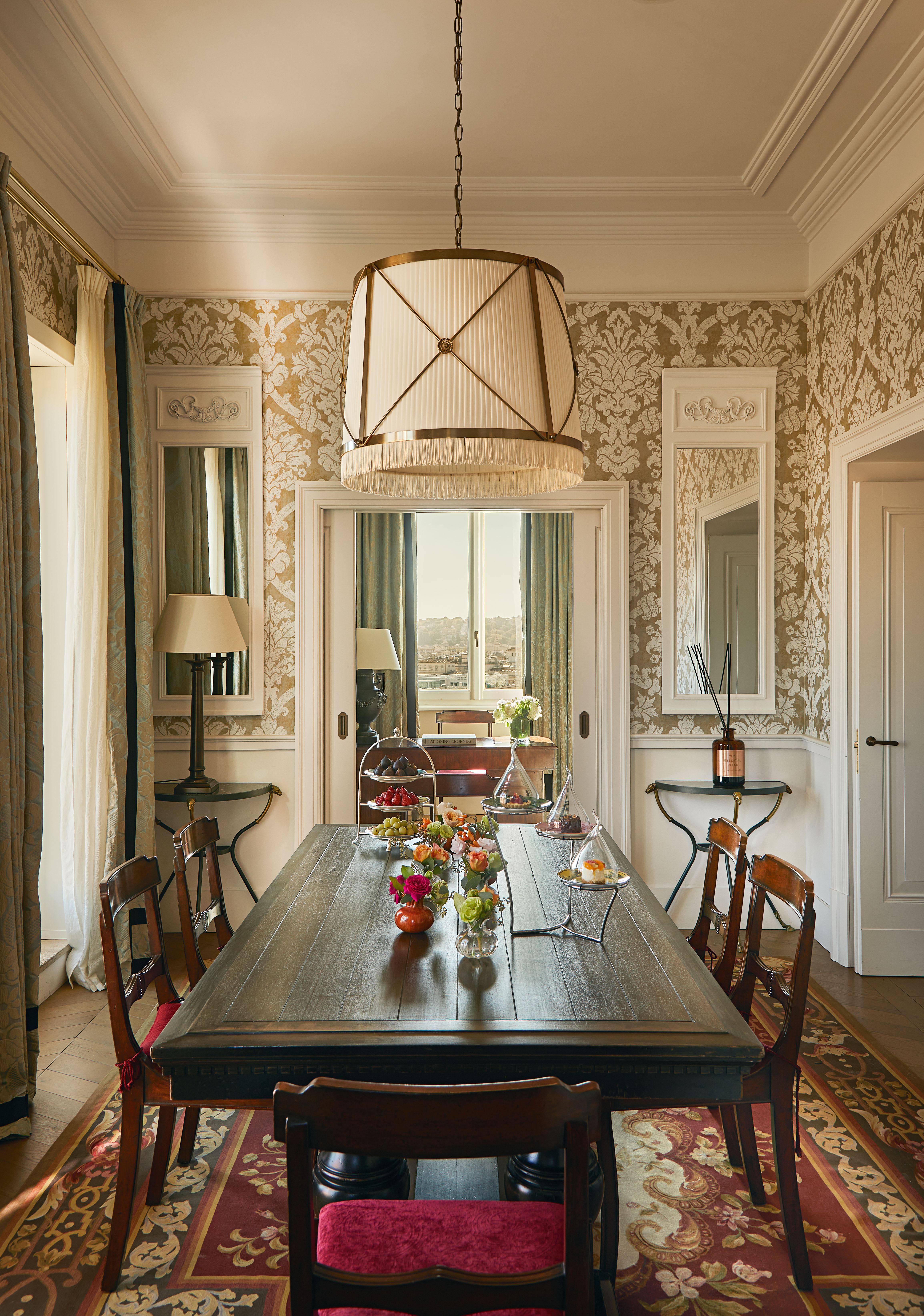 Suite De La Ville presidential salon