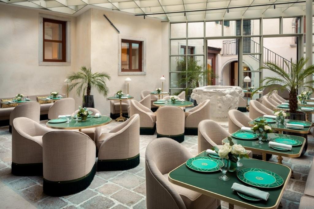 Corte Grande private garden courtyard