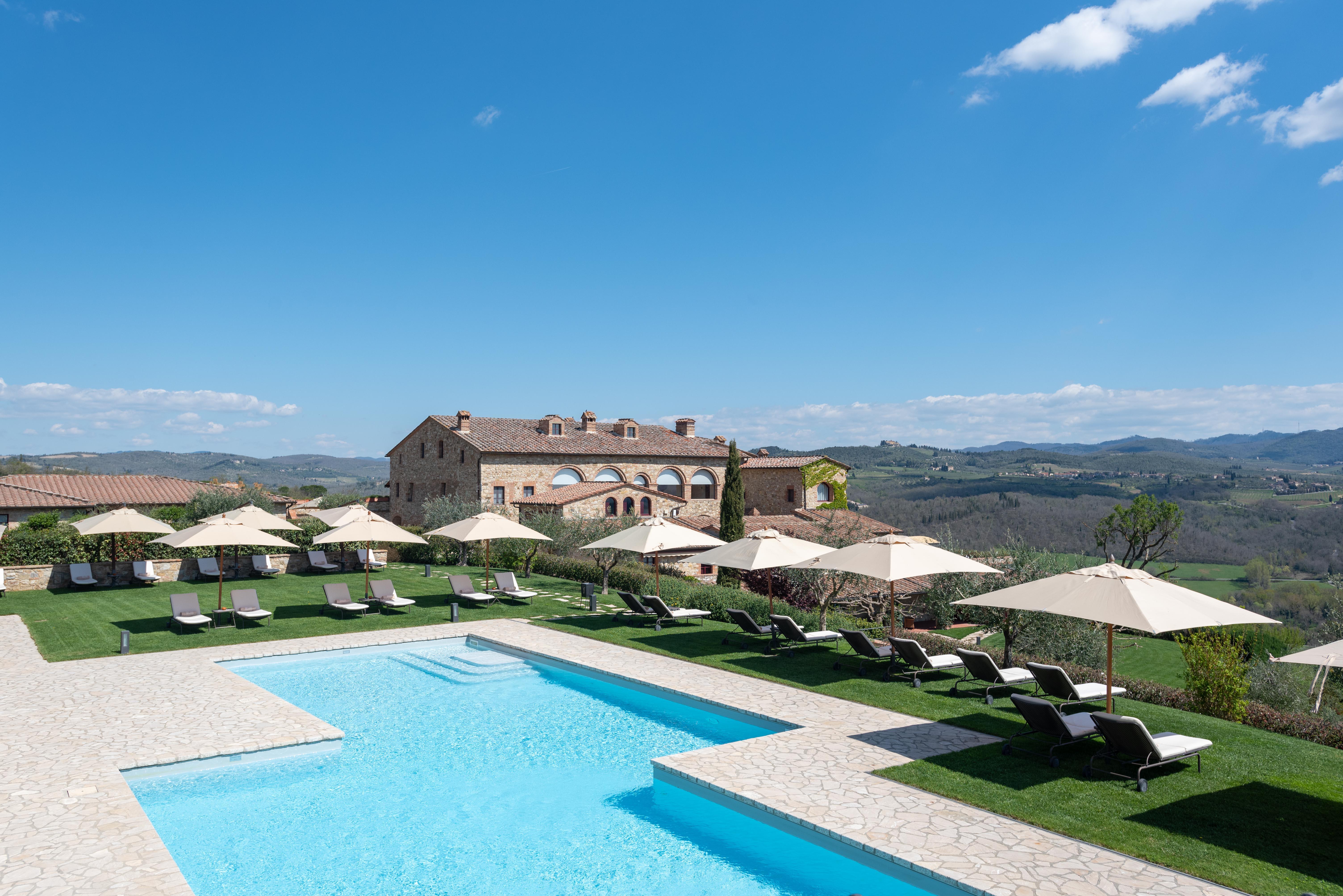 Hotel Le Fontanelle - Ancient 13th-century hilltop estate in Chianti Classico
