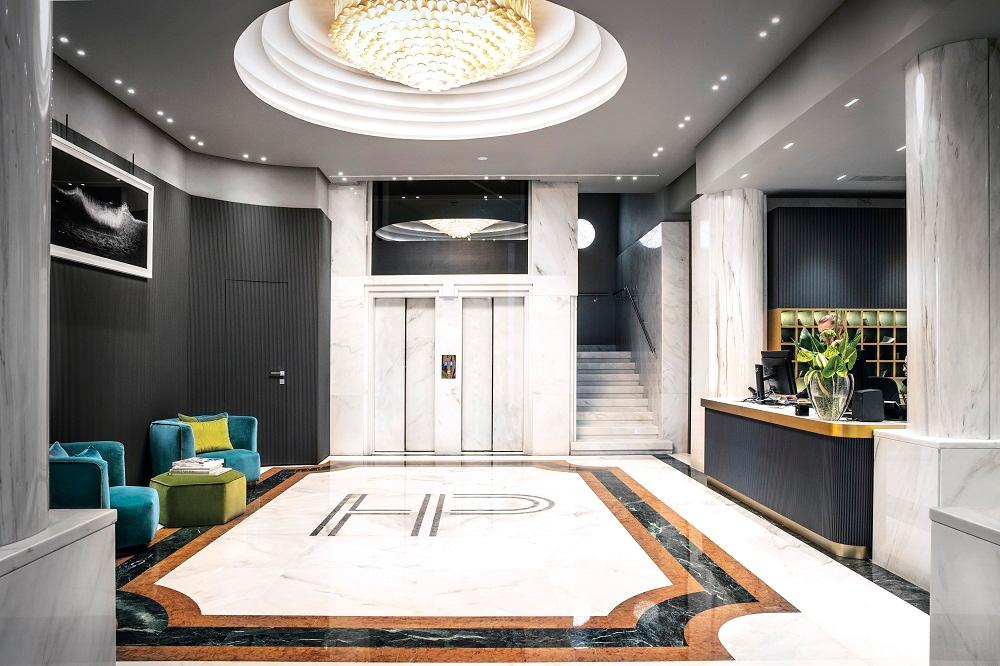 Grand reception salon and lounge