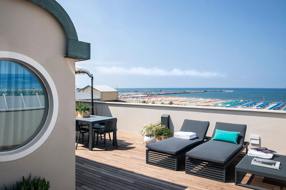 Penthouse Nord with wraparound panoramic sea terrace