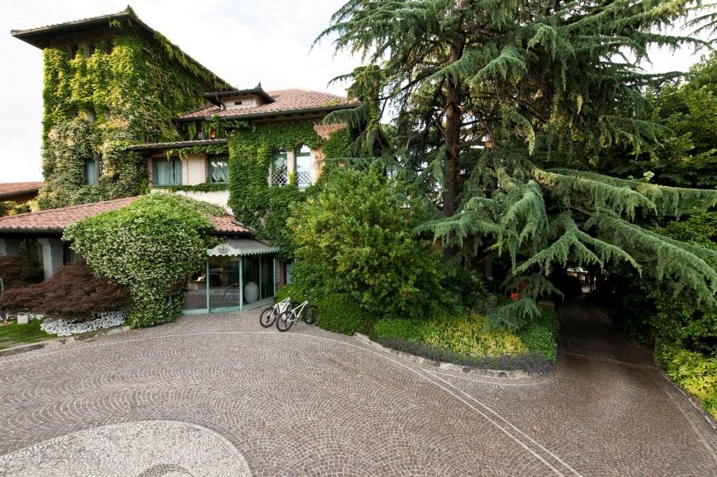 L'Albereta Relais & Châteaux Ivy-Clad Neoclassical Facade
