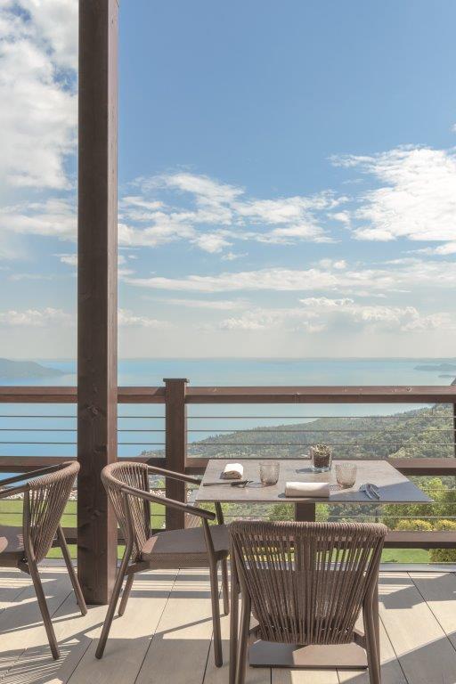 Al fresco terrace dining at La Limonaia overlooking the Riviera dei Limoni