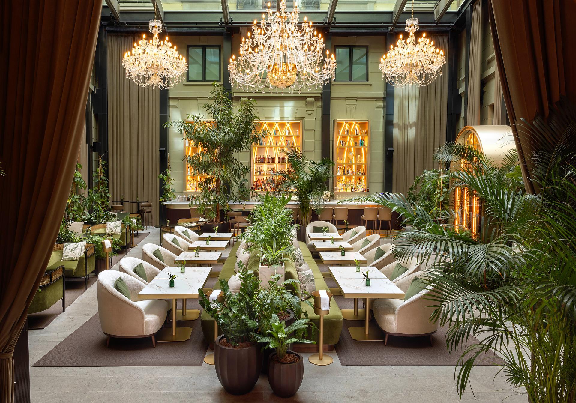 Giardino Cordusio courtyard cocktail lounge