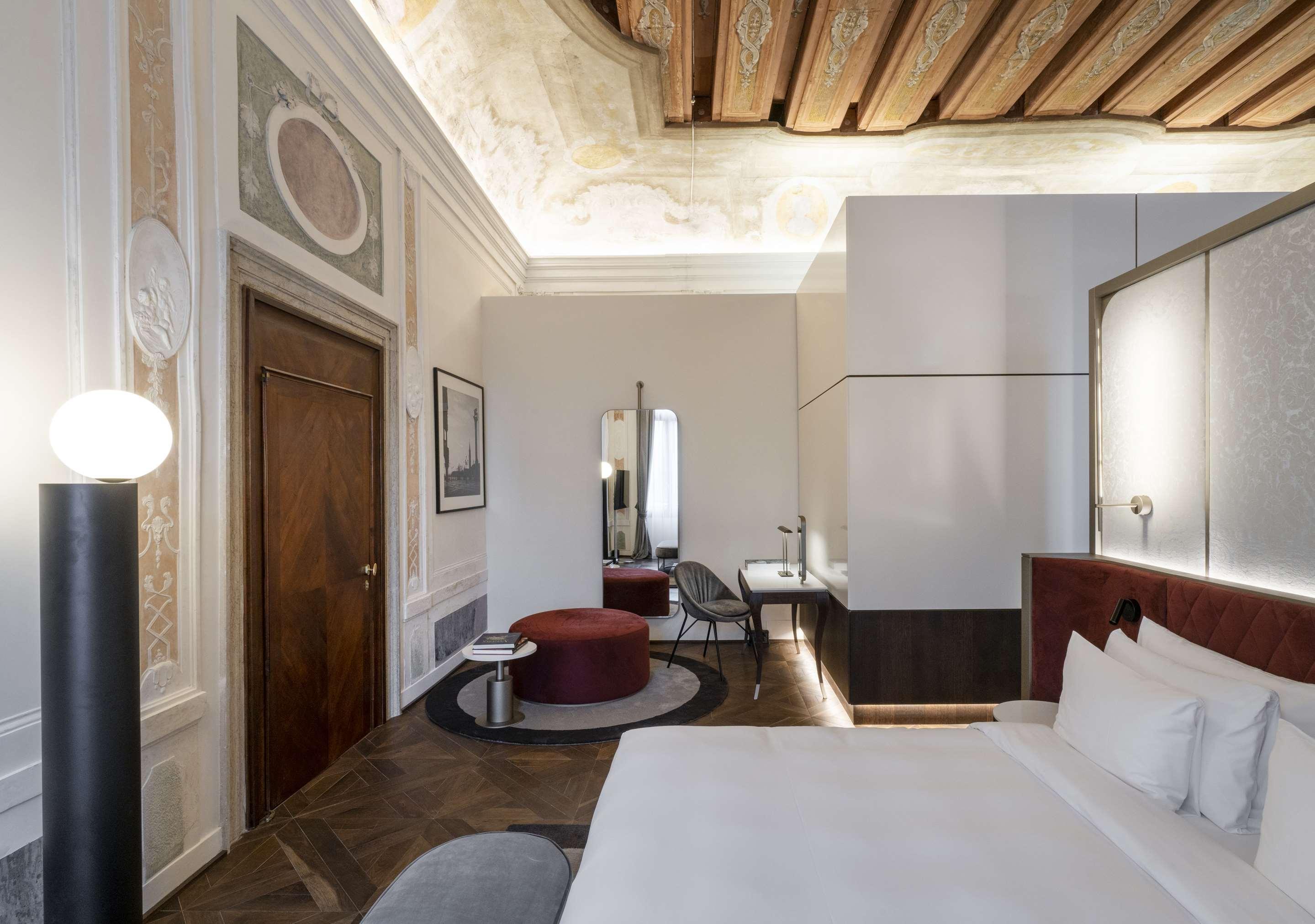 Presidential Suite Vittoria with frescoed ceiling