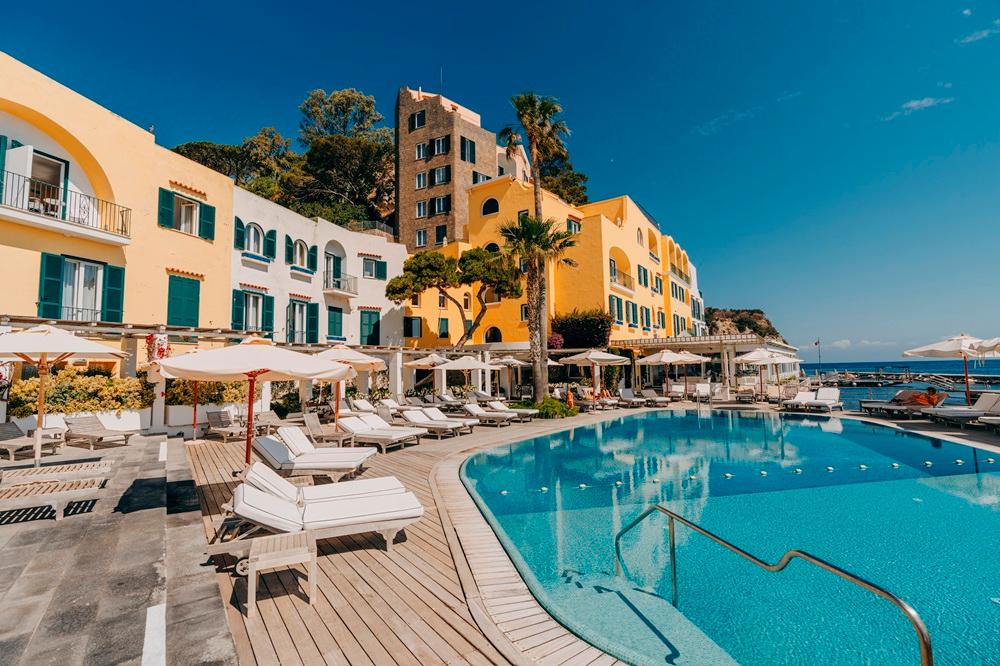 Regina Isabella outdoor heated seawater pool with sun decks directly on the Mediterranean