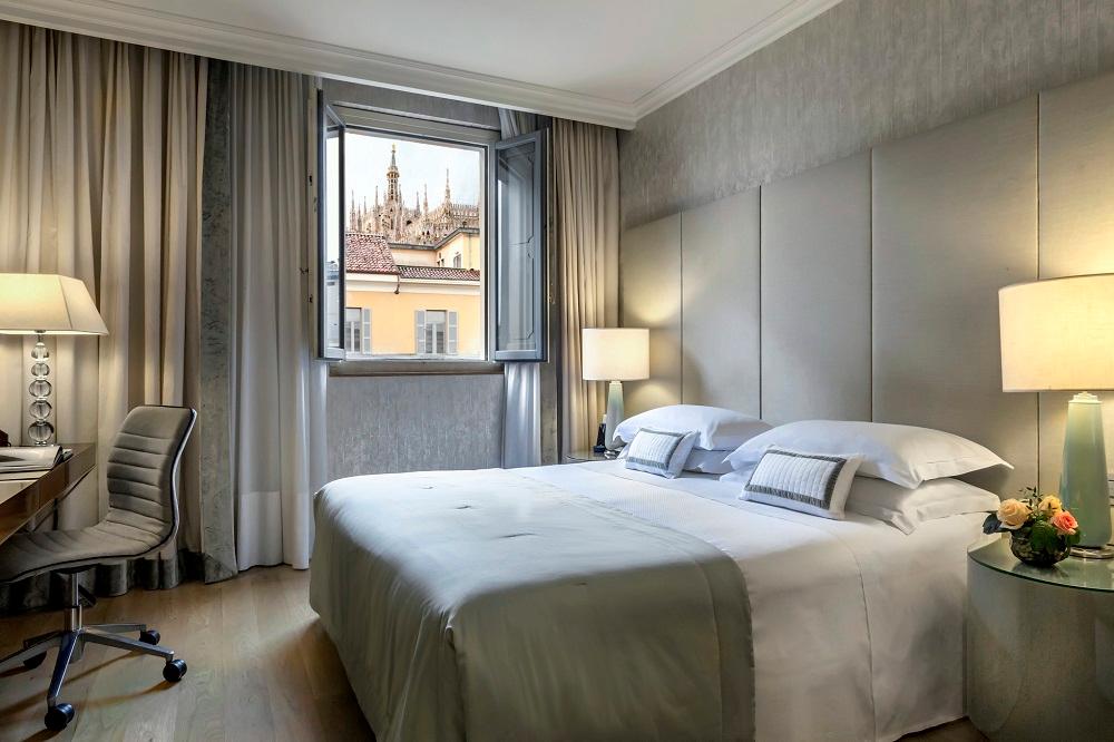Deluxe Room with private balcony overlooking Milan Duomo