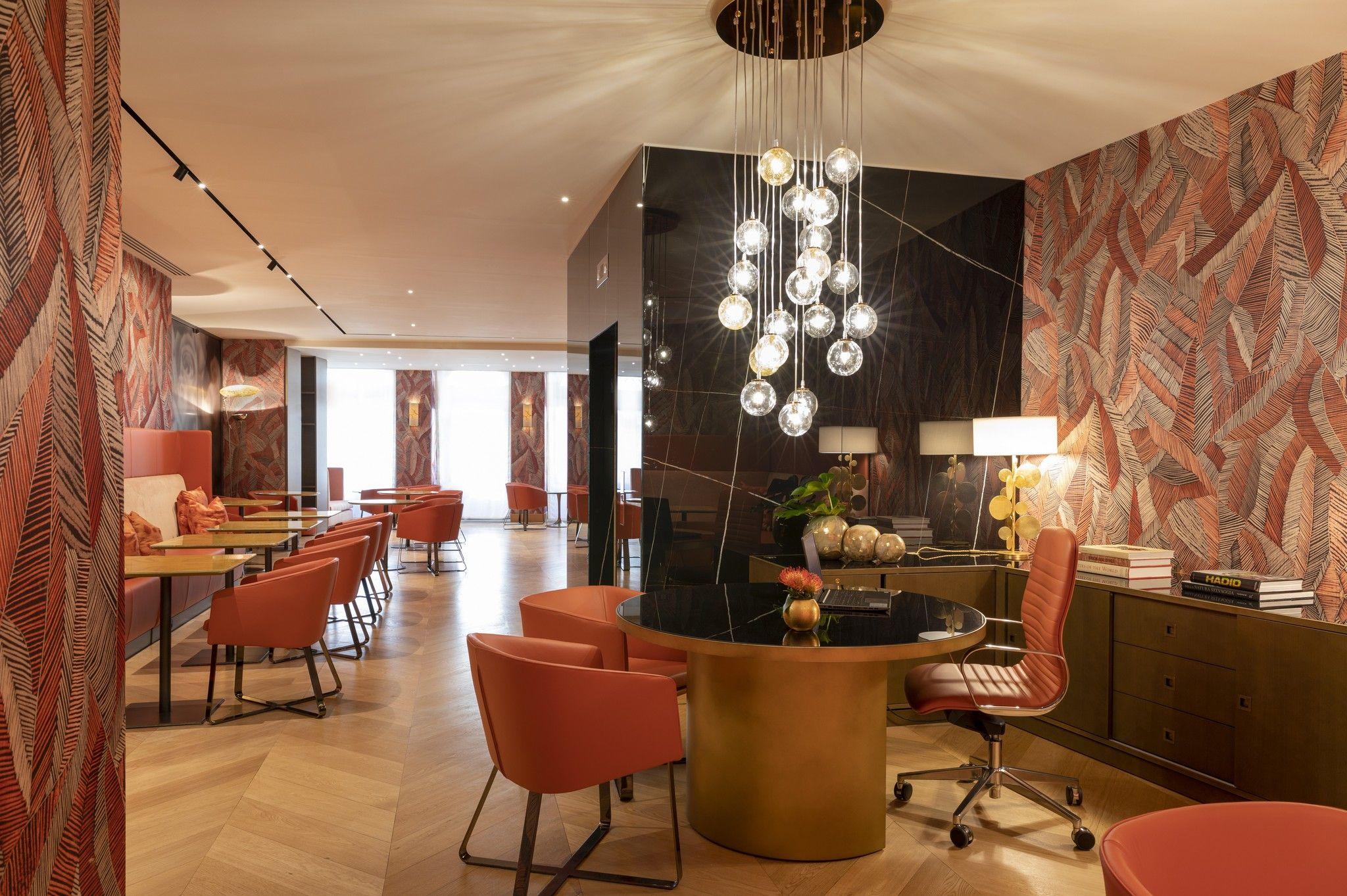 Grand Golden Lounge and Bar offering artisanal cocktails and Milanese aperitivo