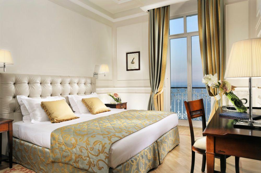Superior Room with private balcony overlooking the Ligurian coast