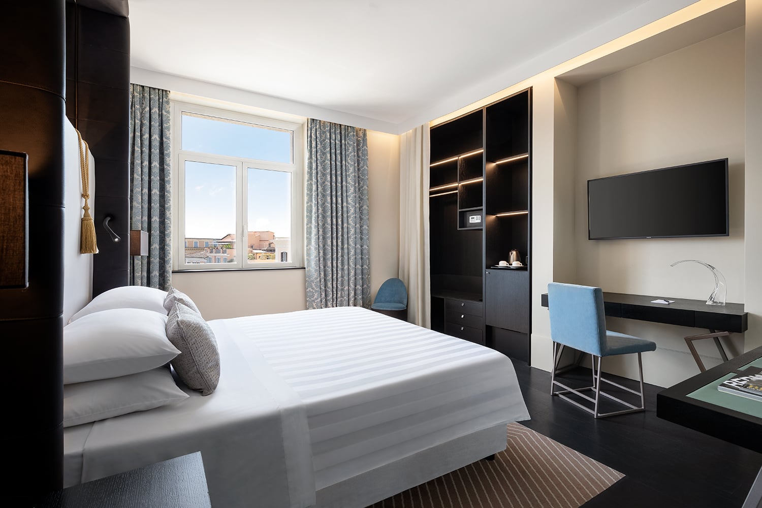 Deluxe Room with views of Piazza Barberini and Triton Fountain