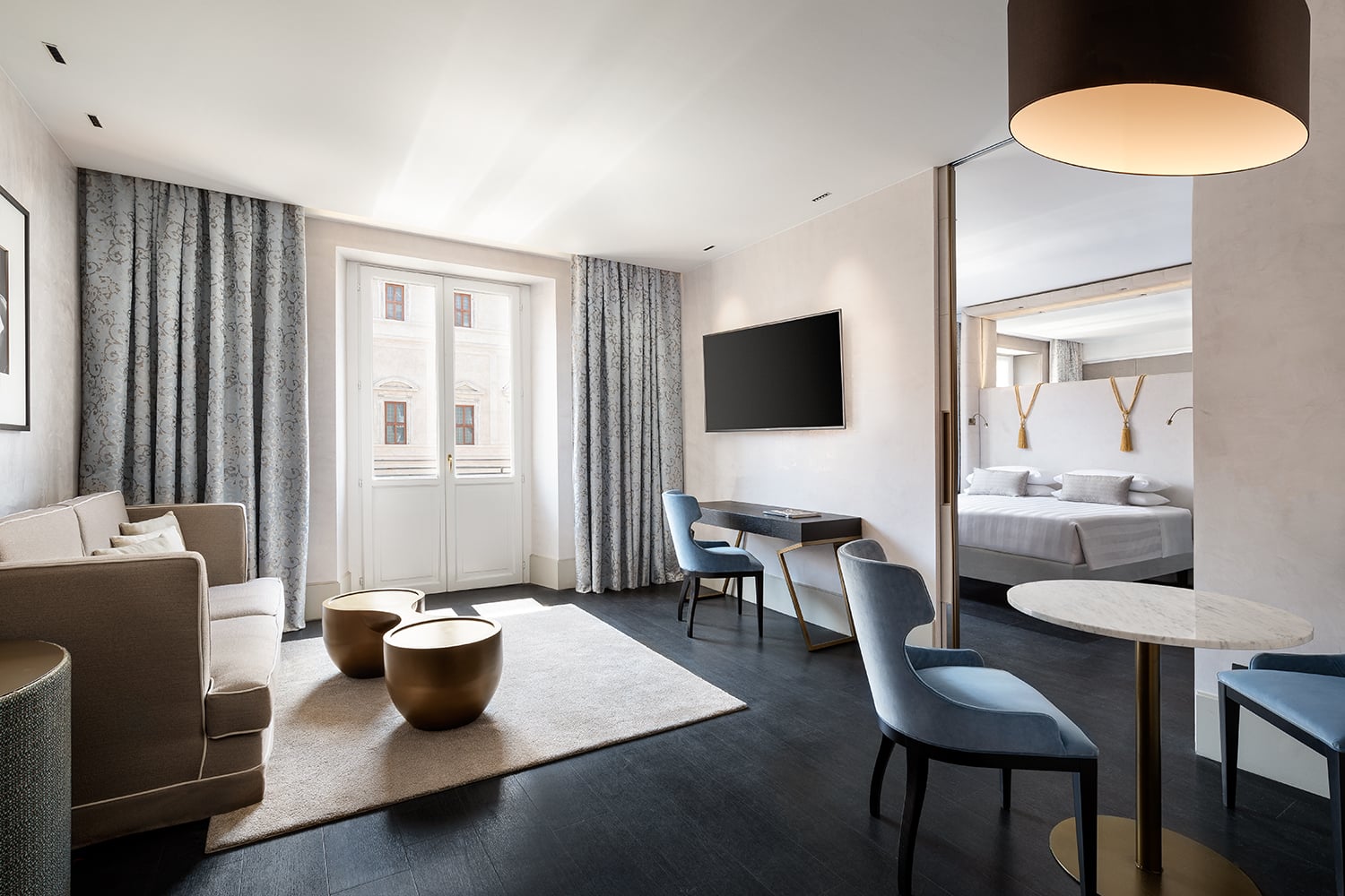 Signature Suite living room with contemporary furnishings
