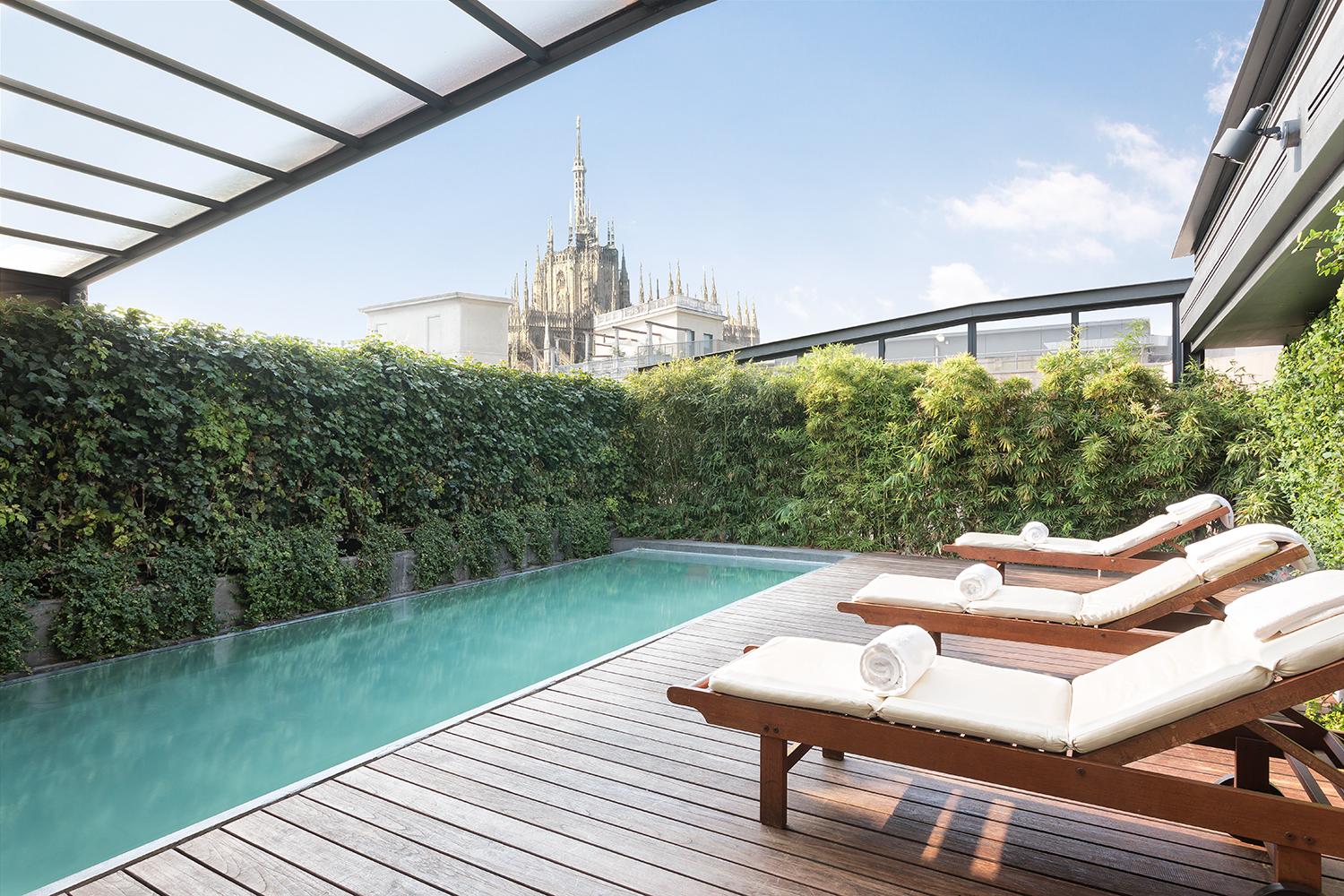 Sina De La Ville - Boutique haven steps from Milan Duomo with heated rooftop pool