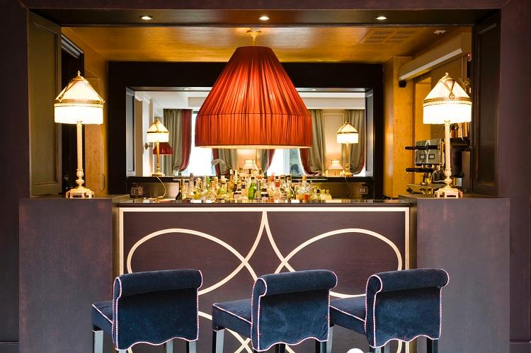 Campiello Lounge Bar with direct views of passing gondolas