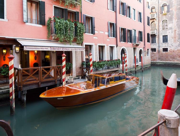 Splendid Venice - Luxury canal hotel with private water taxi landing gate in San Marco Venice