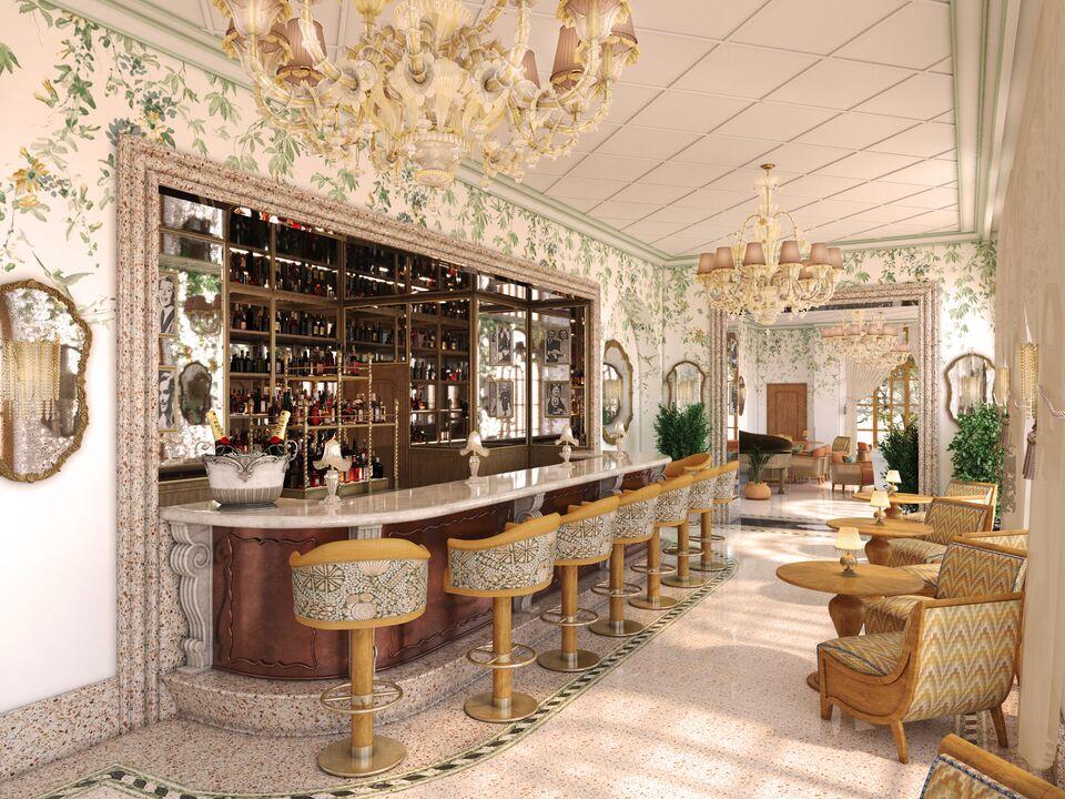 La Terrazza Bar cocktail lounge with live piano music