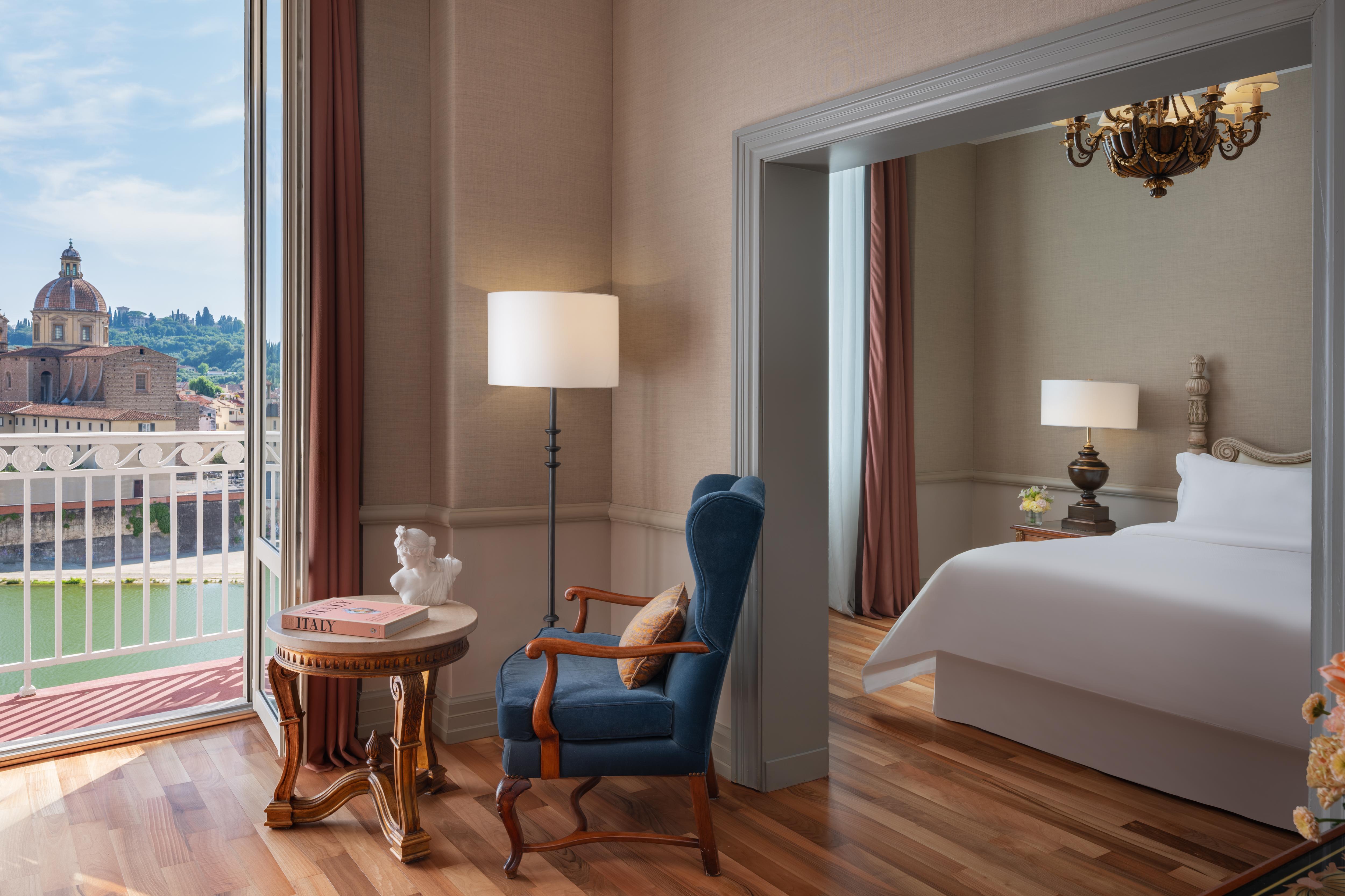 Junior Suite with views of the Arno River