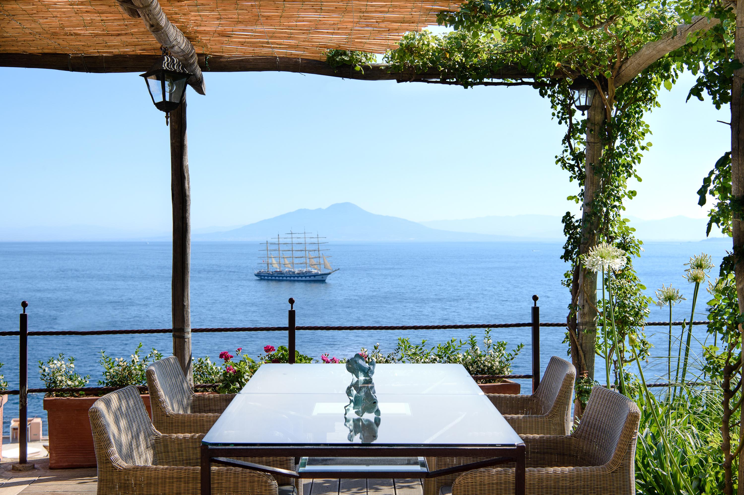 Ziqù Bar and cocktail terrace lounge