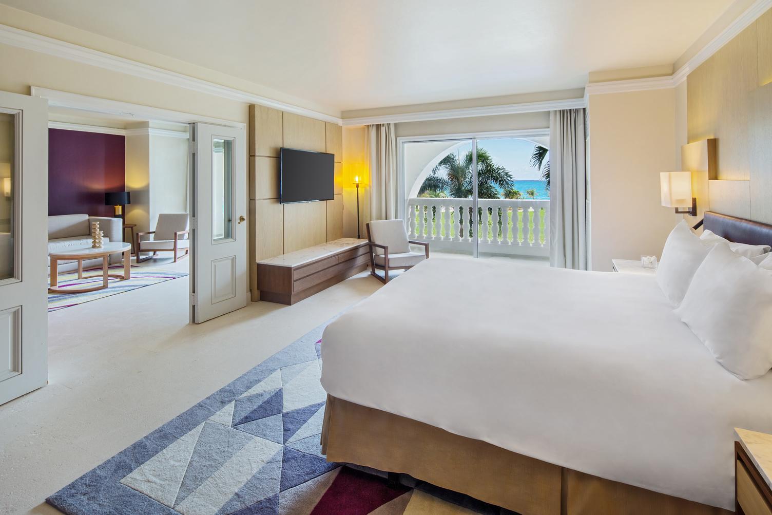 One-Bedroom Oceanfront Butler Suite master bedroom