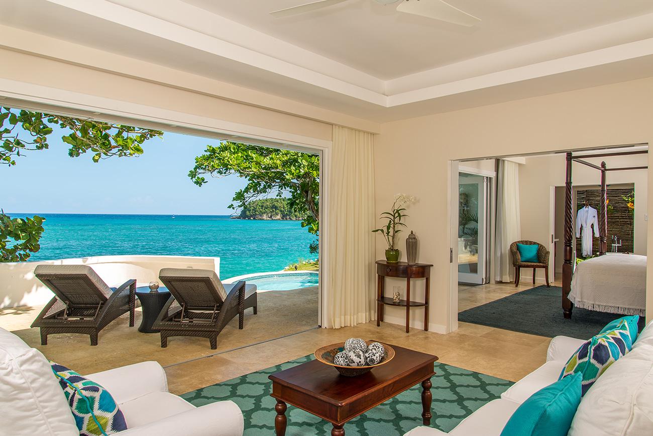 Private oceanfront luxury cottage with plunge pool