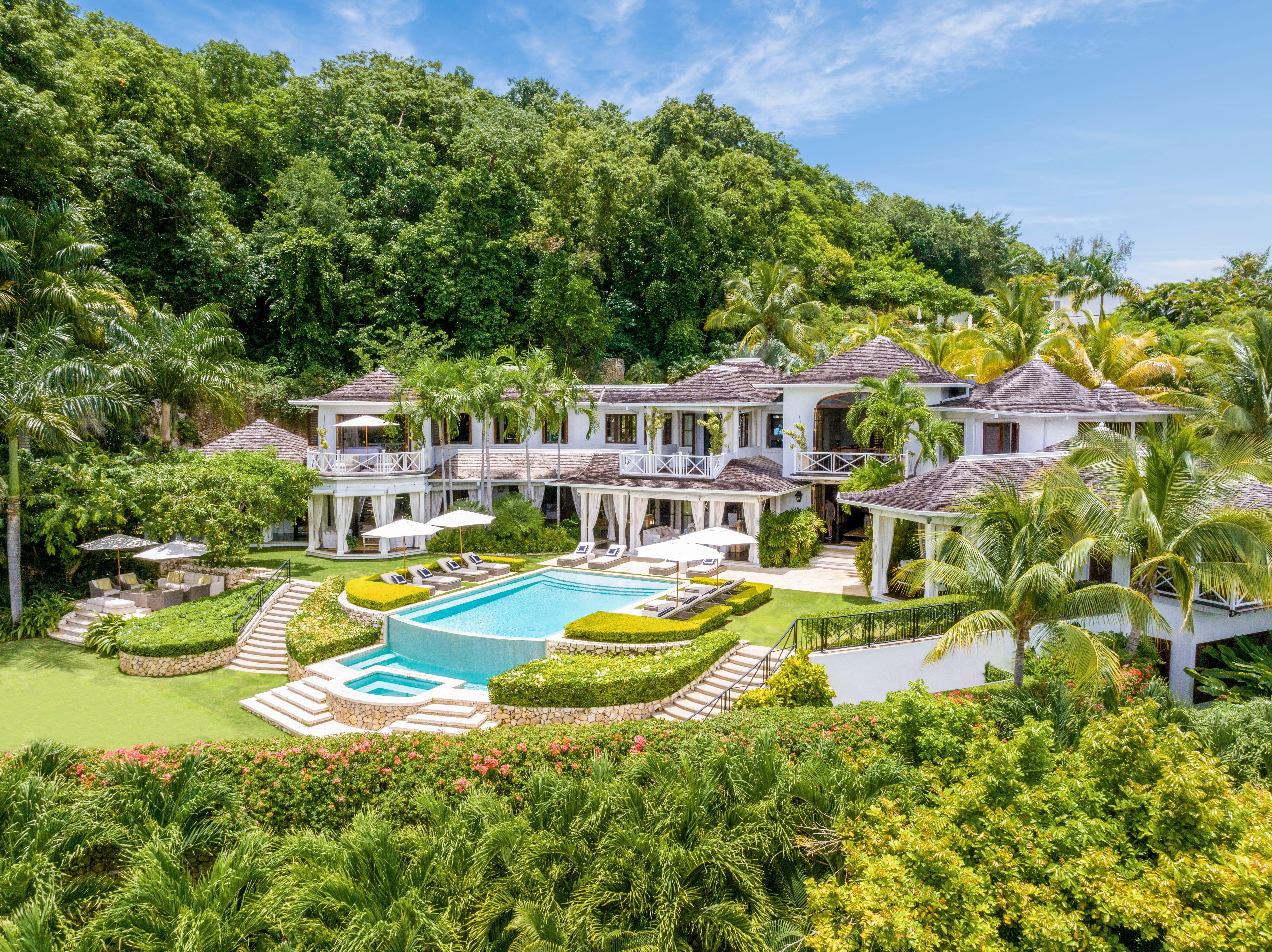 One-Bedroom Hillside Villa Suites