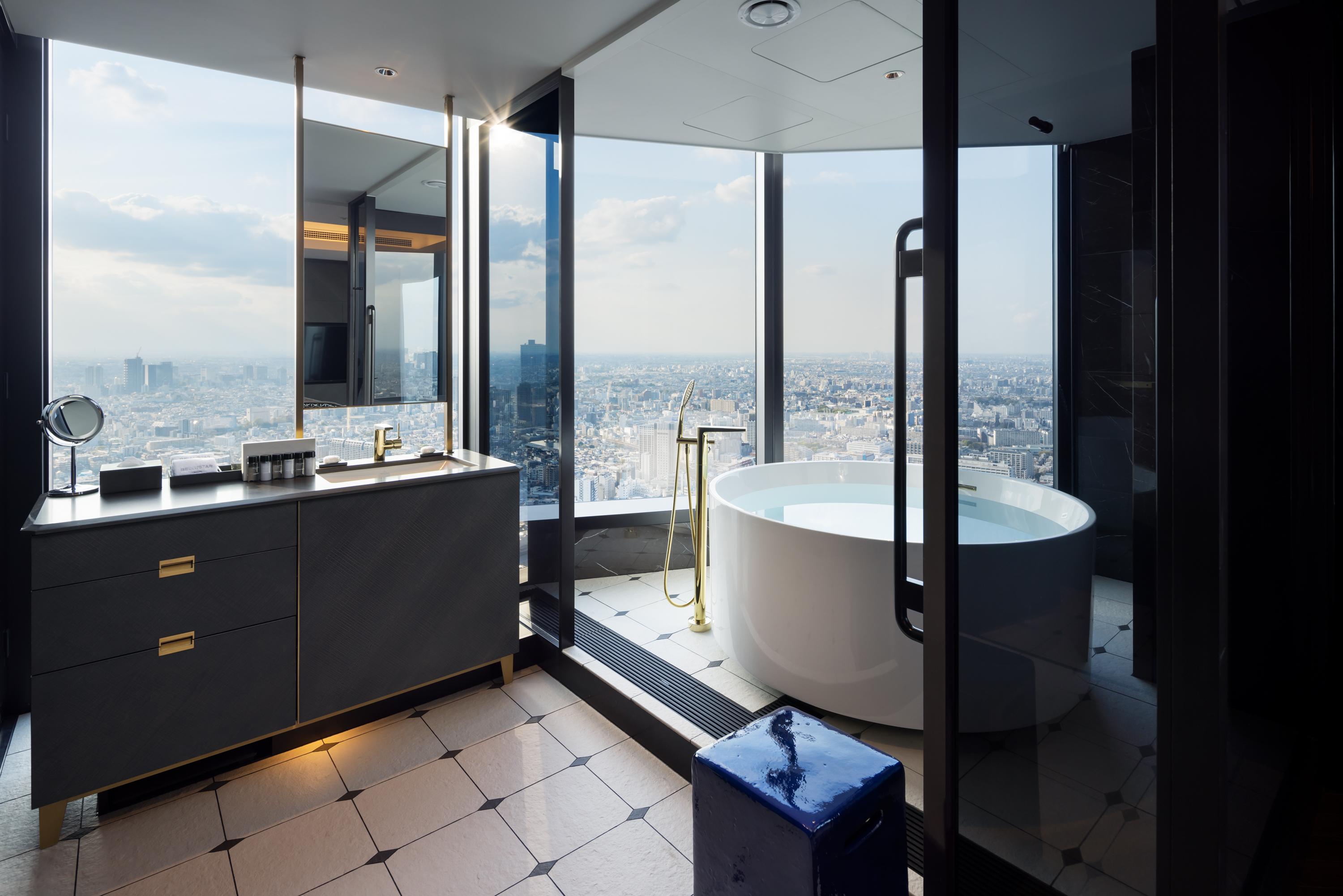 Deep Soaking View Bathtub Overlooking Shinjuku and Greater Tokyo Skyscrapers