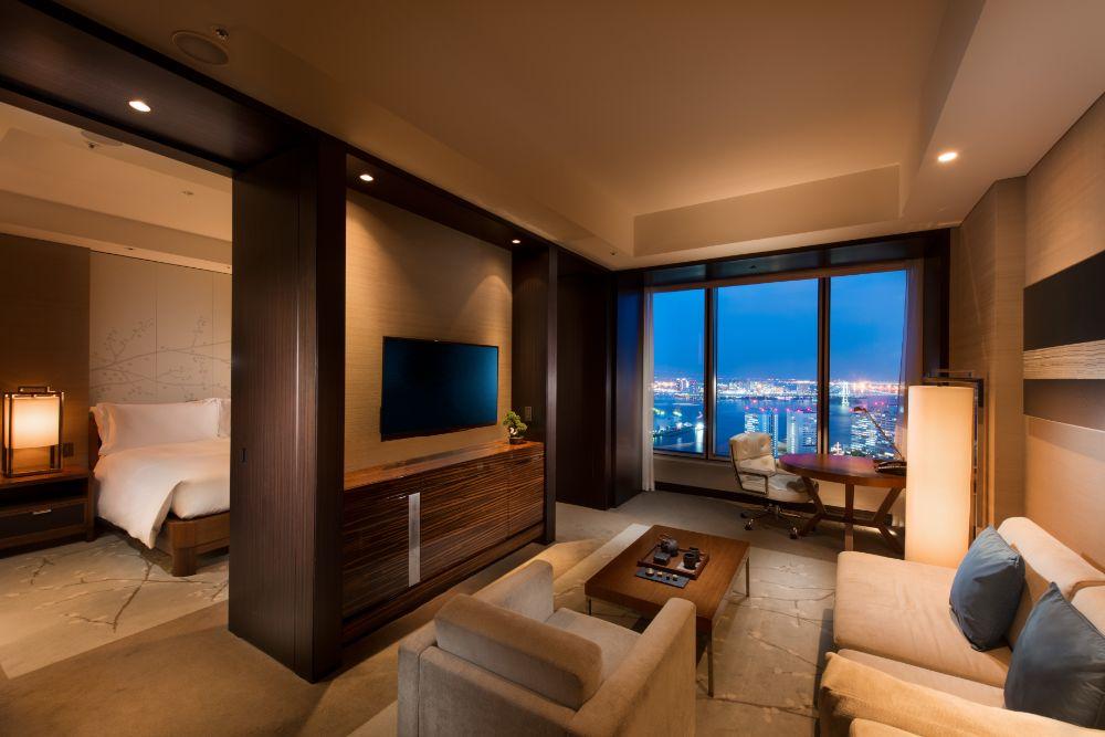 Executive Bay View Suite Living Salon