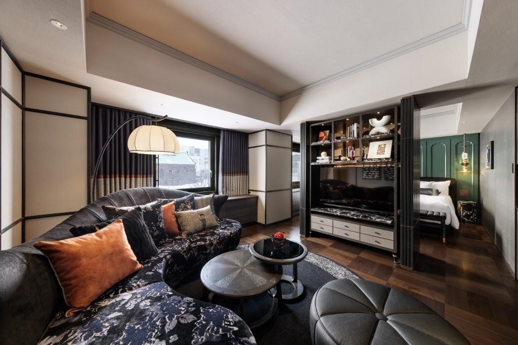 Hamanasu Suite Living Salon Overlooking Historic Brewery