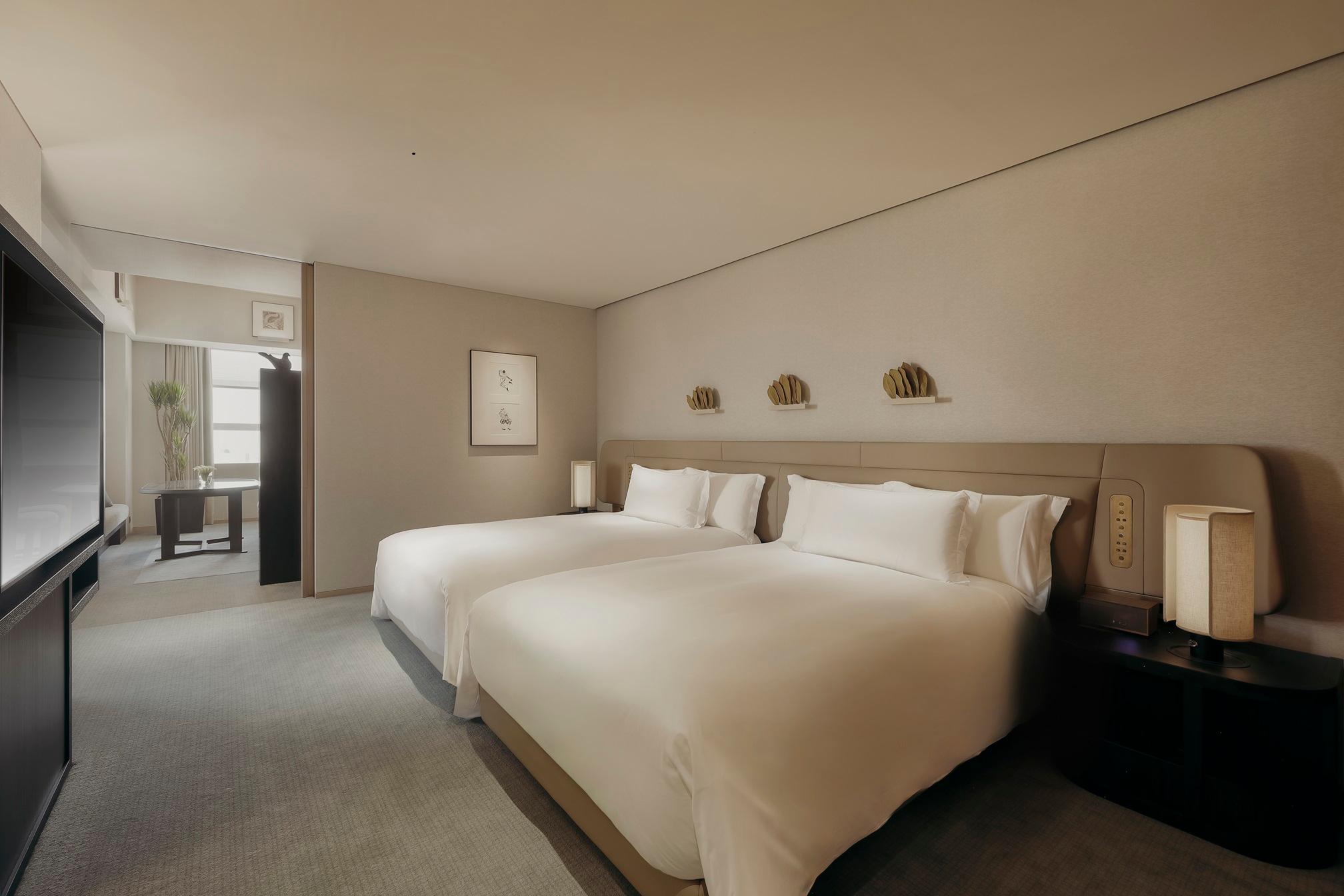 Park Deluxe Room Bedroom with Hokkaido Elm Paneling