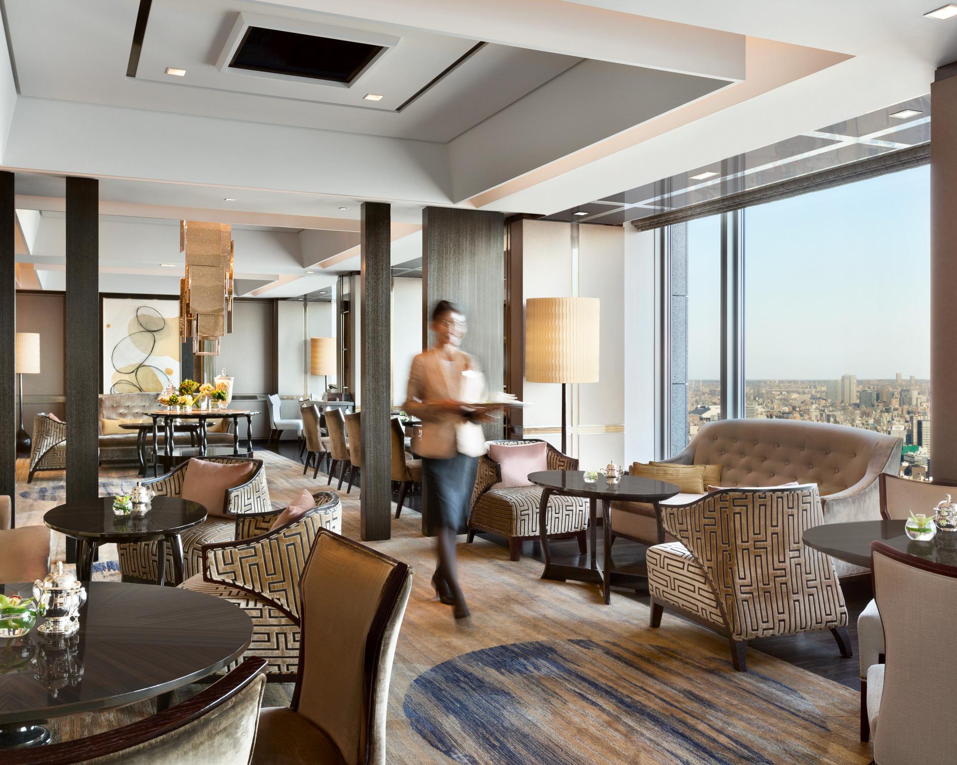 Horizon Club Lounge Skyline Vistas