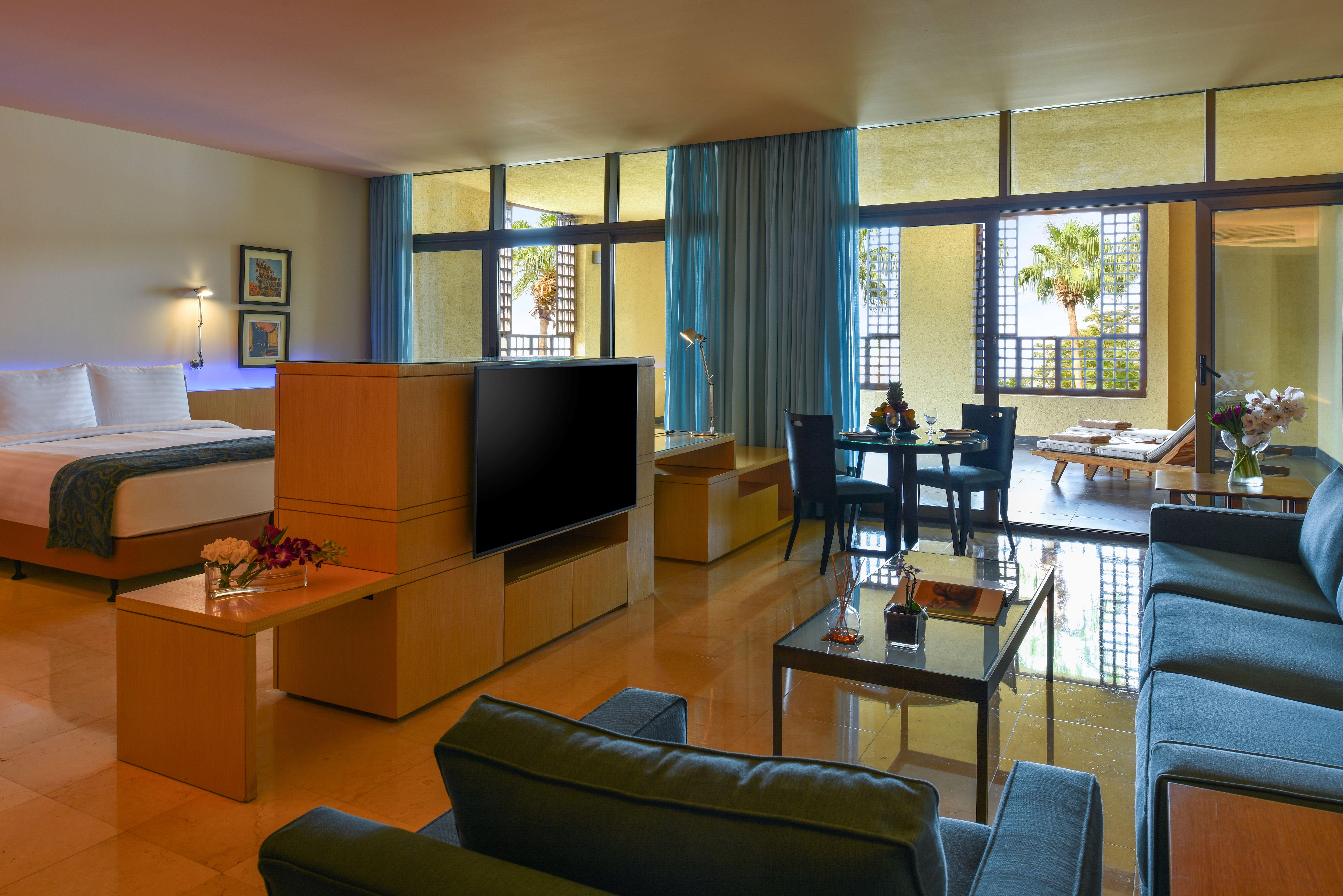 Executive Suite Living Salon