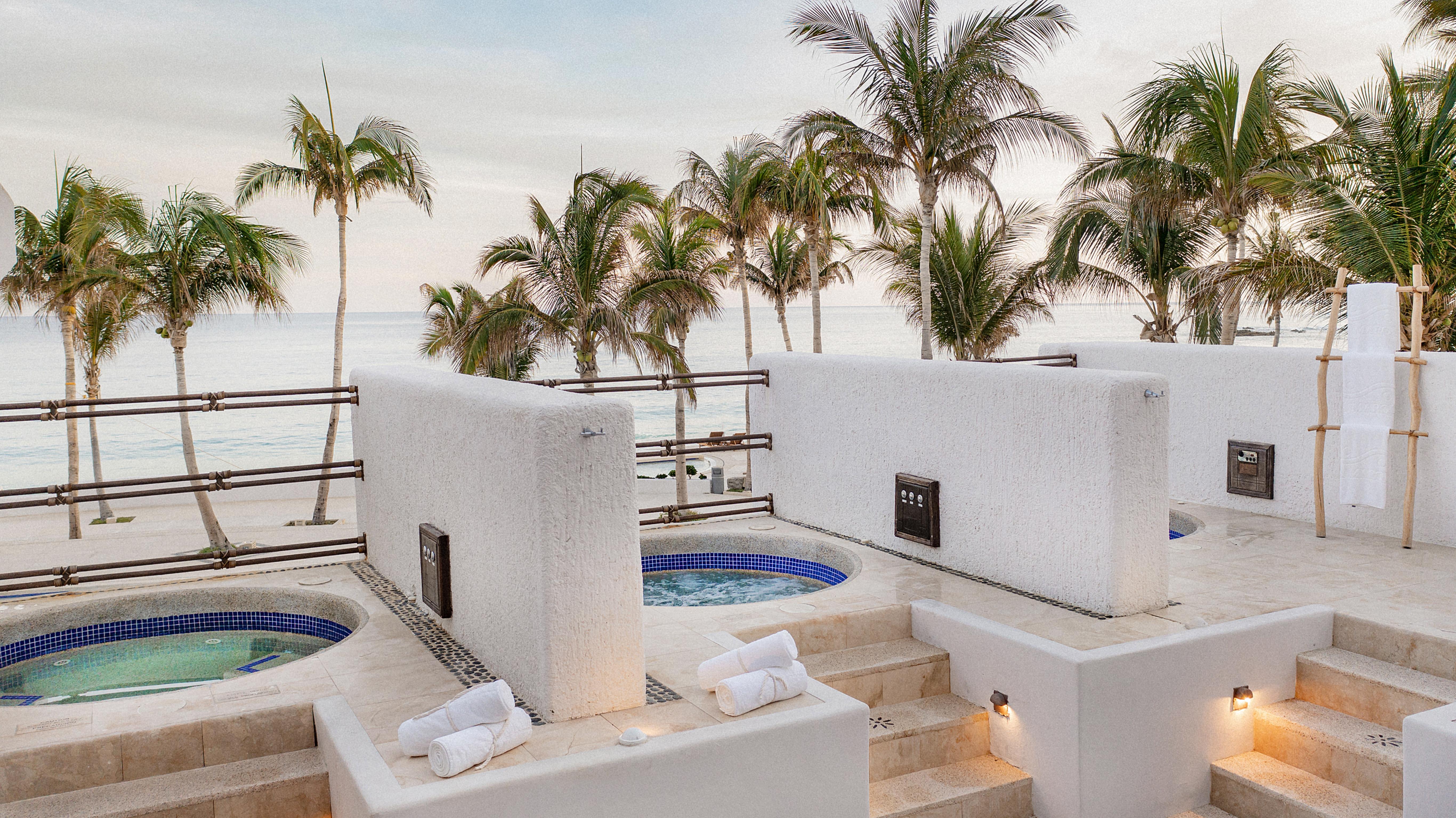 Spa Marquis ocean-view hydrotherapy jacuzzi