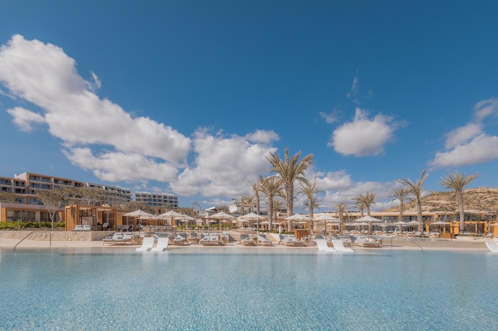 Main Multi-Tier Oceanfront Infinity Pool
