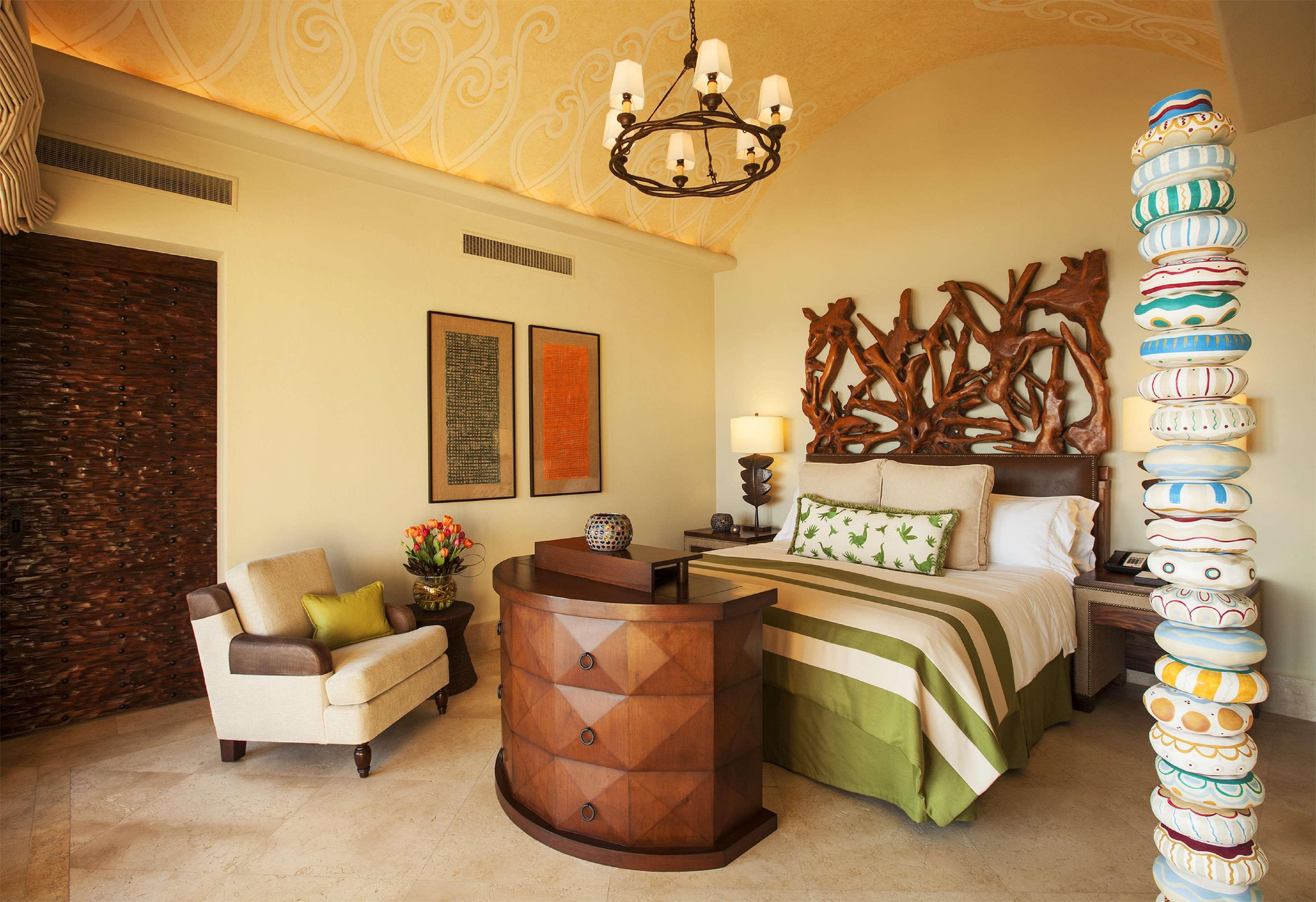 One-Bedroom Beachfront Suite interior