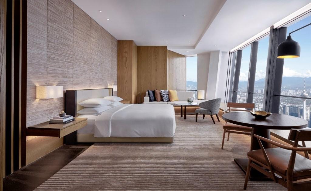 1 King Bed Deluxe