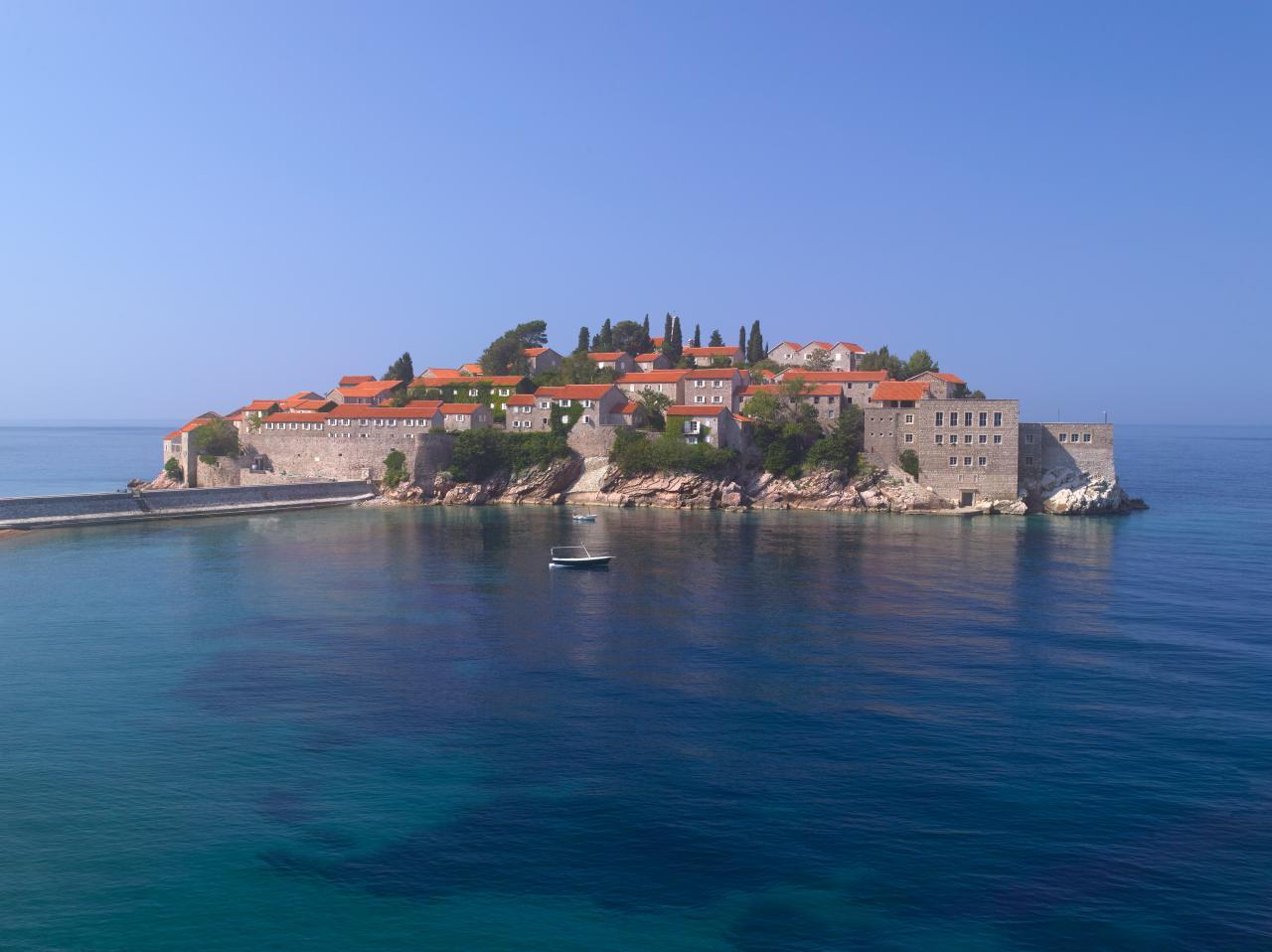 Spectacular Cliff Pool Perched Above the Adriatic Sea