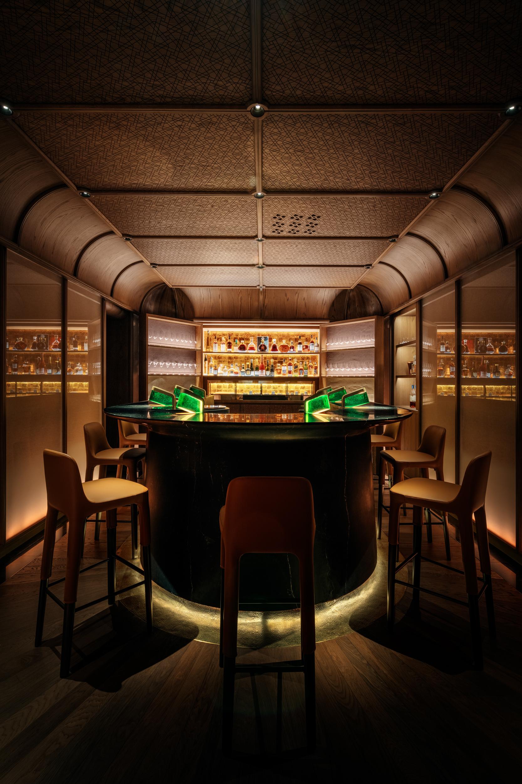 Le Churchill Bar, Vintage Spirits and Caviar Lounge