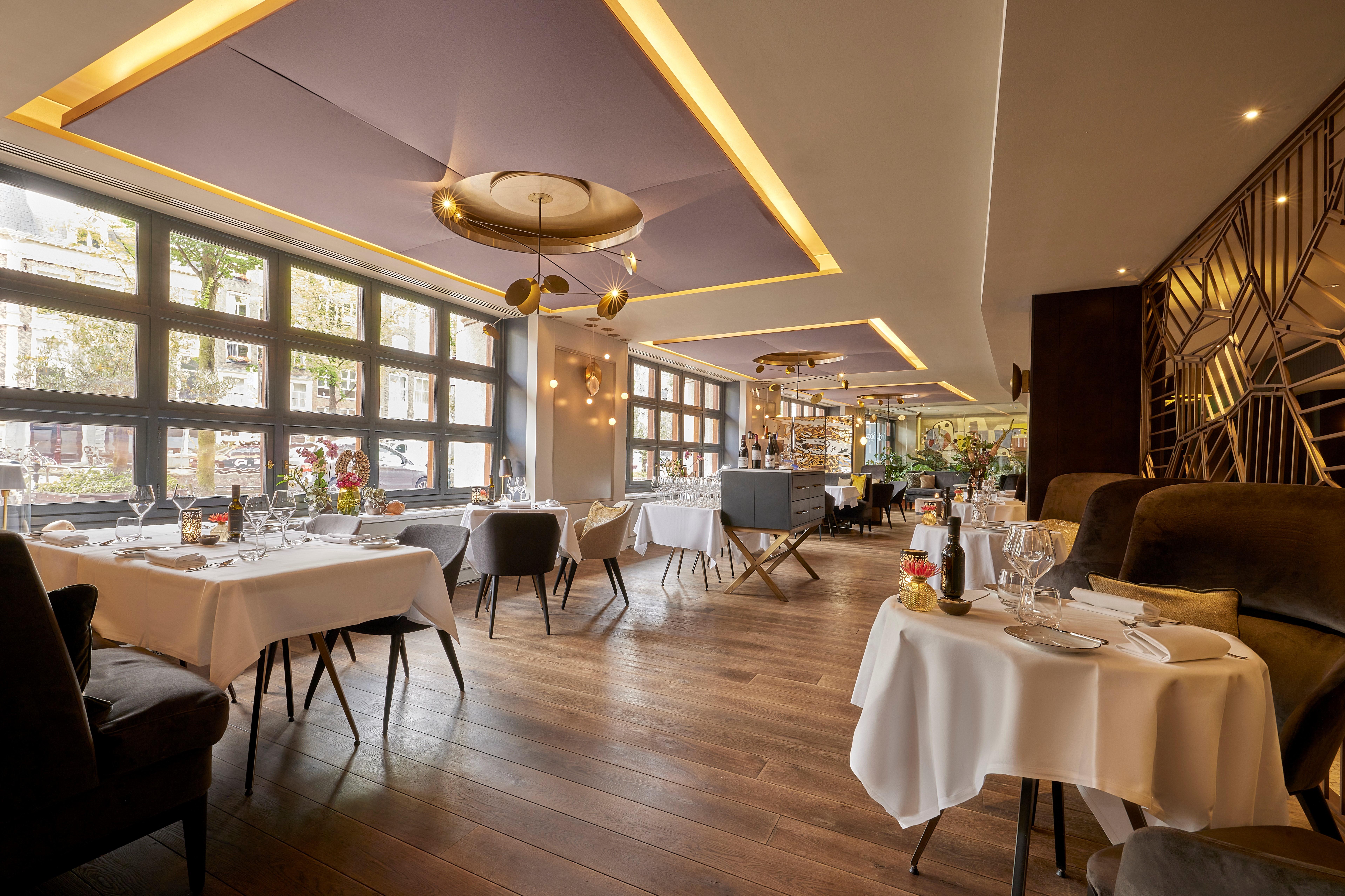 Bridges restaurant fine dining salon specializing in exquisite seafood with Dutch terroir and French technique