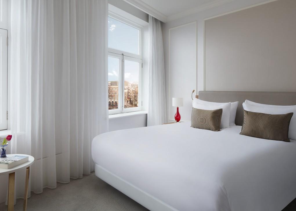 Deluxe Room with classic Dutch sash windows
