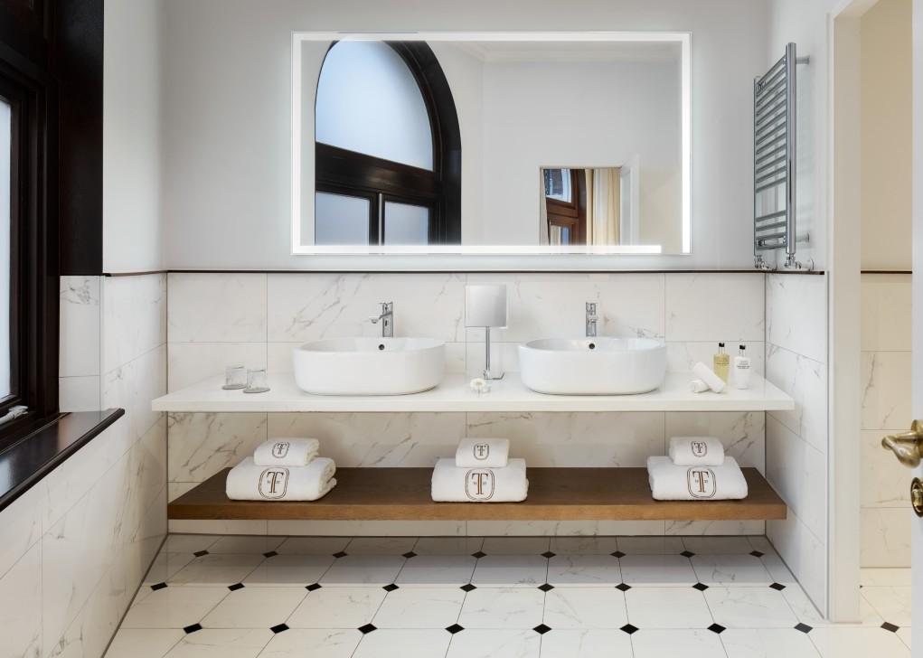 Empress Suite white marble bathroom