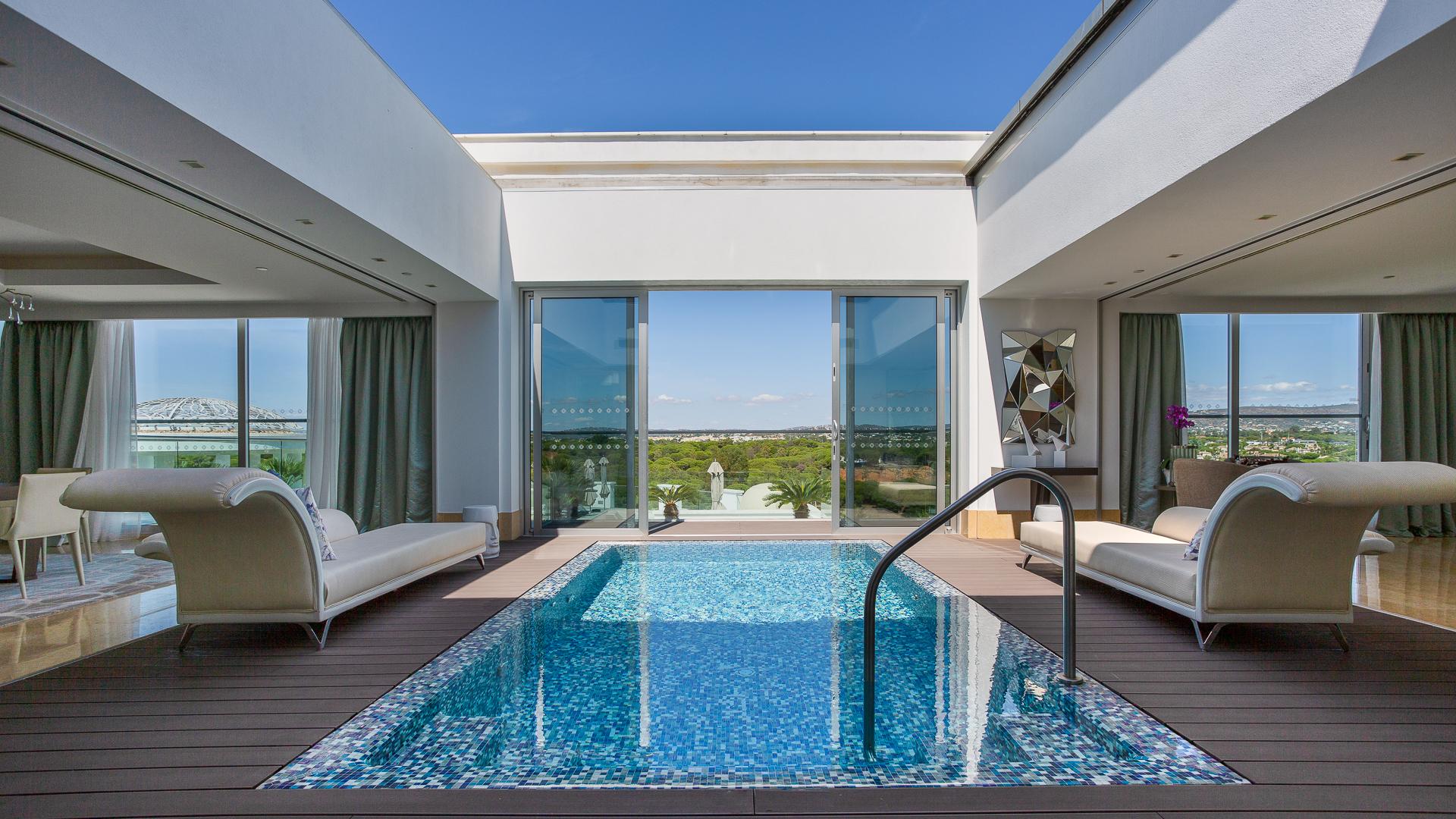 Infinity Penthouse Roof Garden Suite with Private Indoor/Outdoor Pool