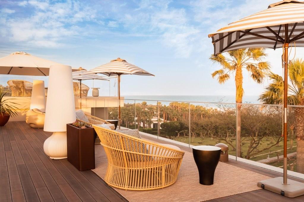 Zénite Rooftop Lounge with Panoramic Sunset Atlantic Views