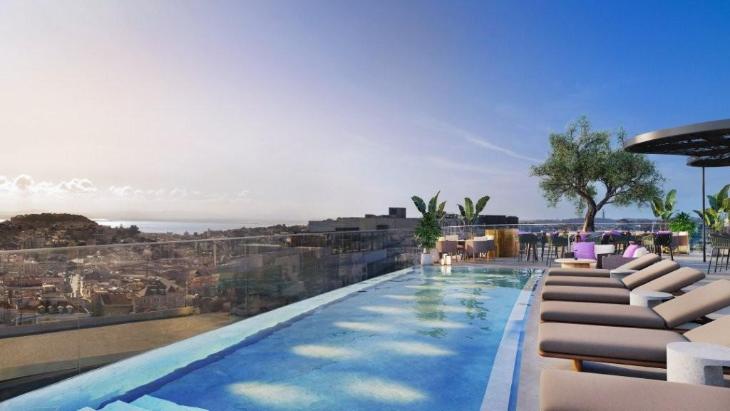 12th Floor Rooftop Swimming Pool Overlooking Lisbon