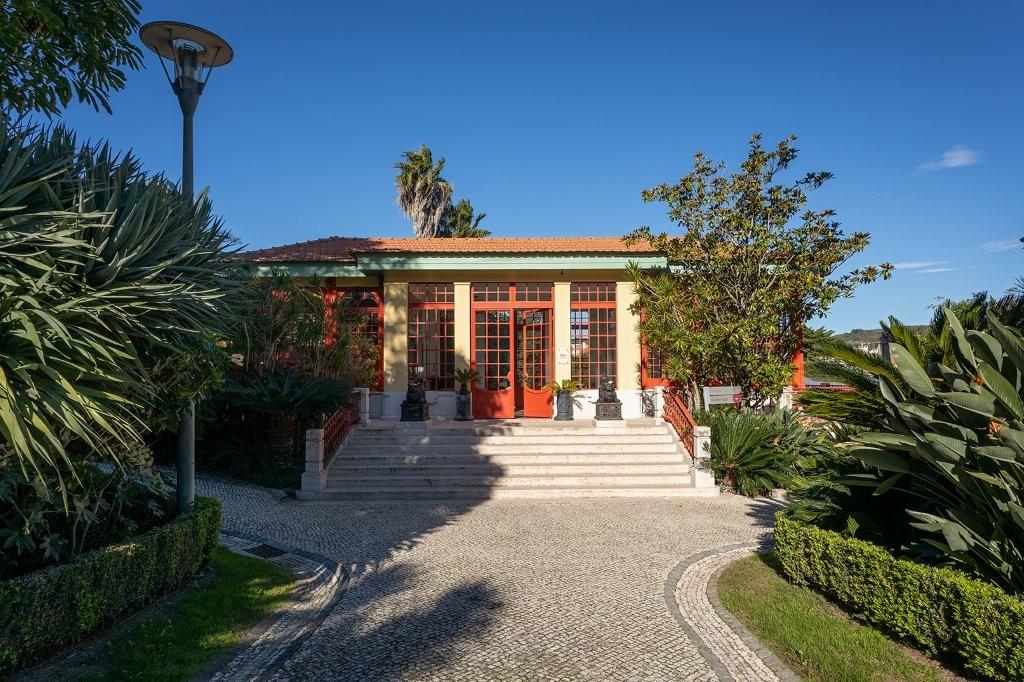 Casa do Lago Summer Garden Pavilion and Lake