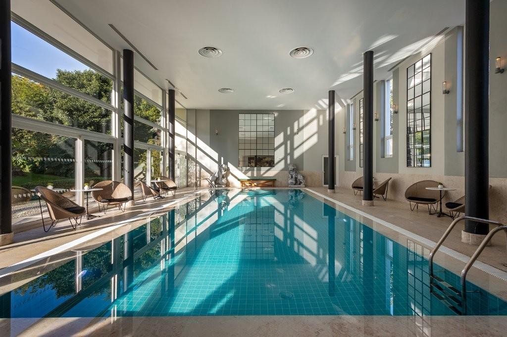 Magic Spa Heated Indoor Roman-Column Pool