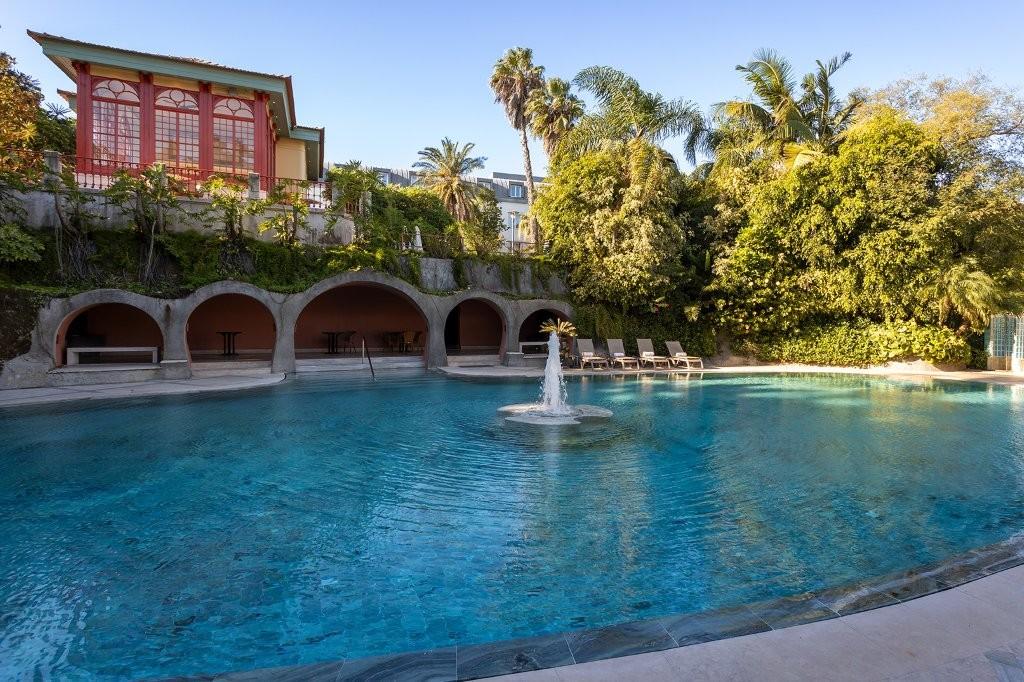 Heated Outdoor Lagoon Pool in Subtropical Park