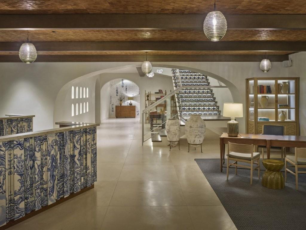 Lobby Arrival Lounge with Artisanal Touches